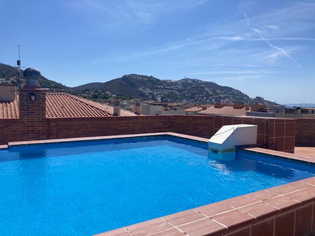 Apartment Avec Piscine Dans Le Centre De Roses
